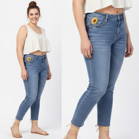 Judy Blue Denim - Judy Blue High Rise Relaxed Fit Sunflower Embroidered‎ size 22W